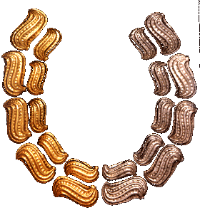 Collar de frutos de maní en oro y plata, dispuestos en simbólica dualidad. Señor de Sipán, Cultura Mochica, Perú, 800-835